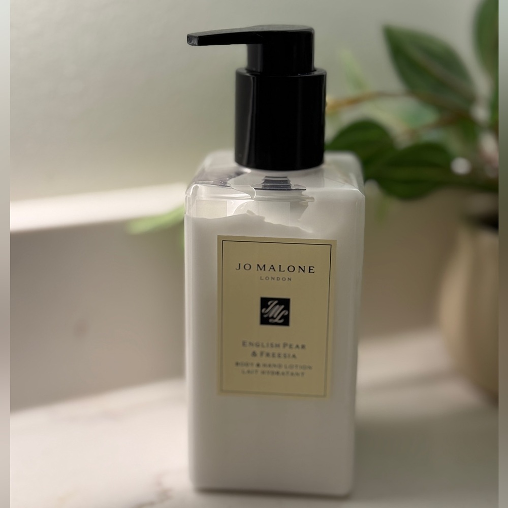 Jo Malone English Pear & Freesia Body & Hand/Body Lotion - 8.5 oz full size